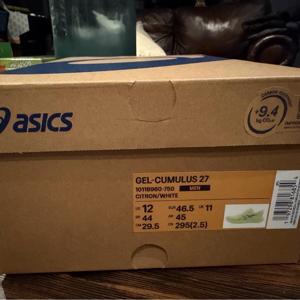 ASICS Gel-Cumulus 27 in Citron and White